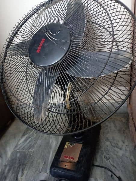 selling a bracket fan with good condition 1