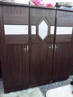 Almari 3 doors