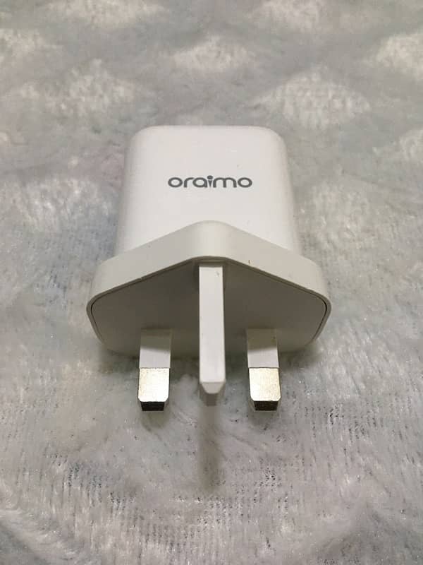 Oraimo Travel Adapter Model: OCW-U94D 4