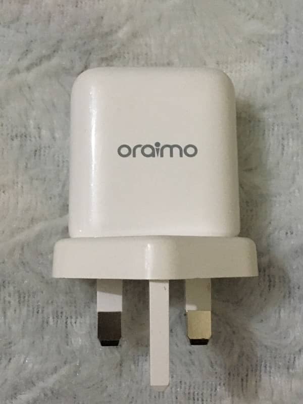 Oraimo Travel Adapter Model: OCW-U94D 6