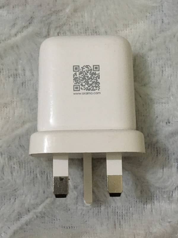 Oraimo Travel Adapter Model: OCW-U94D 7