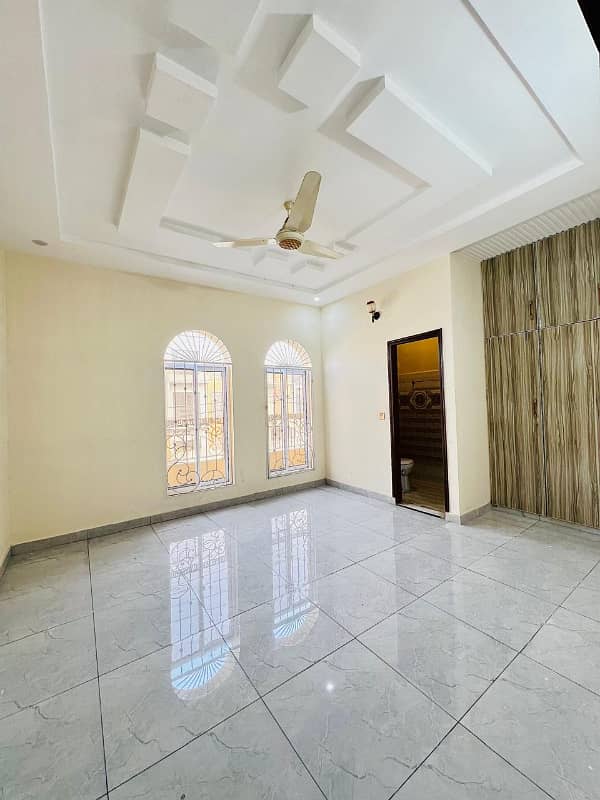 10 Marla House For Sale in Wapda Town Gujranwala 13