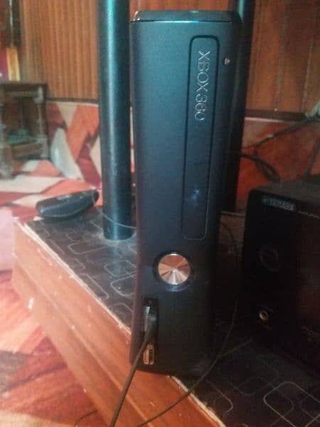 like new xbox 360  max 20 day use . urgant sale 16