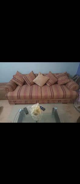 5 seater sofa set with 1 side table and cushions good condition 2