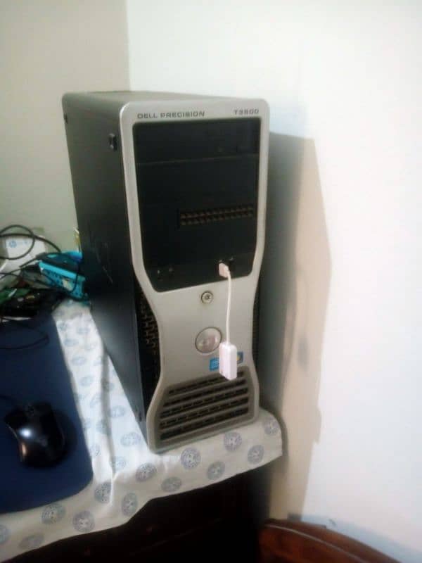 gaming PC with monitor 3