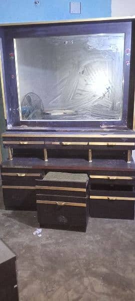 dressing table only 3k 3