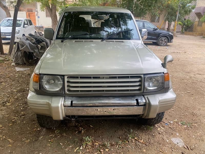 Mitsubishi Pajero 1989 2