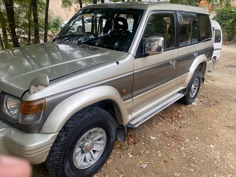 Mitsubishi Pajero 1989 5