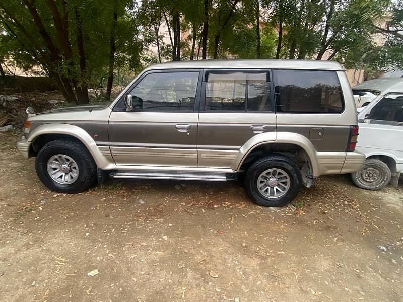 Mitsubishi Pajero 1989 6