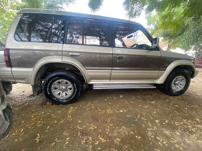 Mitsubishi Pajero 1989 9