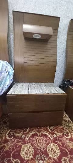 2 side table 1 dressing table n queen bed