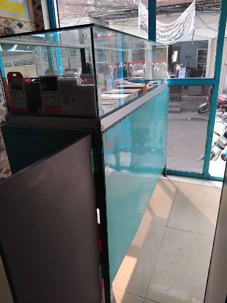 Iron Glass Counter 3