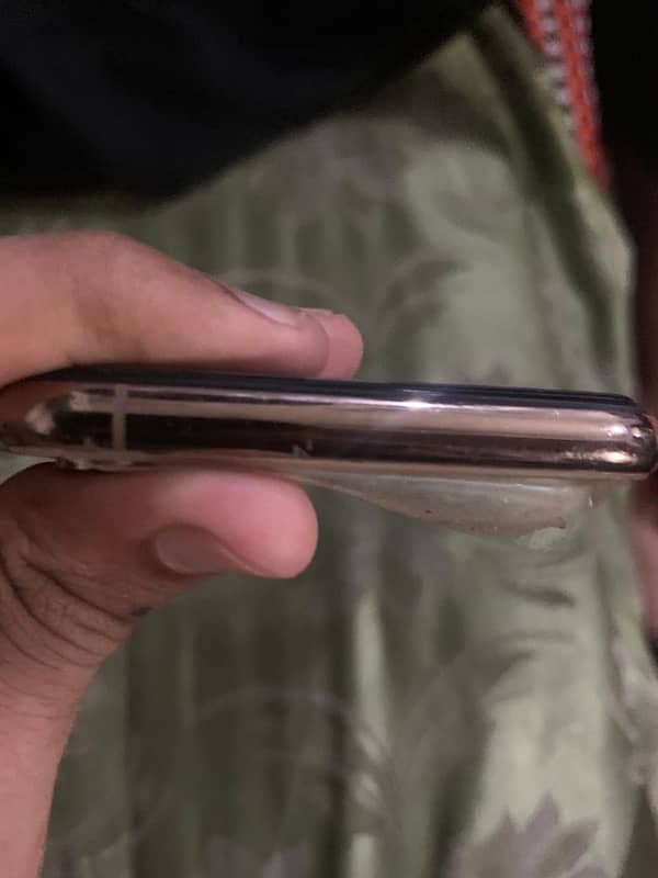 iphone xs 64 GB condition  10/9 ios 18 installed 1