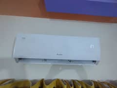 Gree 1 ton DC Inverter 0