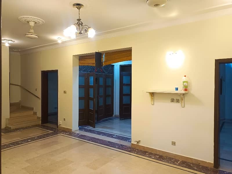 3 bedroom Apar portion need and clean foreign demand 85000 2