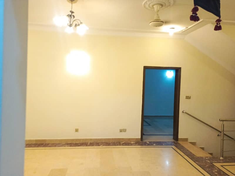 3 bedroom Apar portion need and clean foreign demand 85000 3