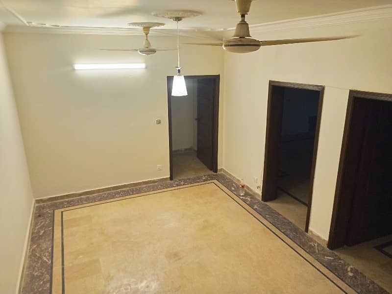 3 bedroom Apar portion need and clean foreign demand 85000 12