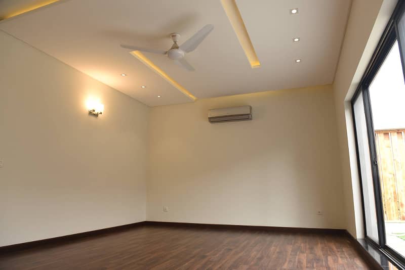 01 Kanal Like Brand New Bungalow Upper Portion for rent in DHA Phase-5, Near to park 4