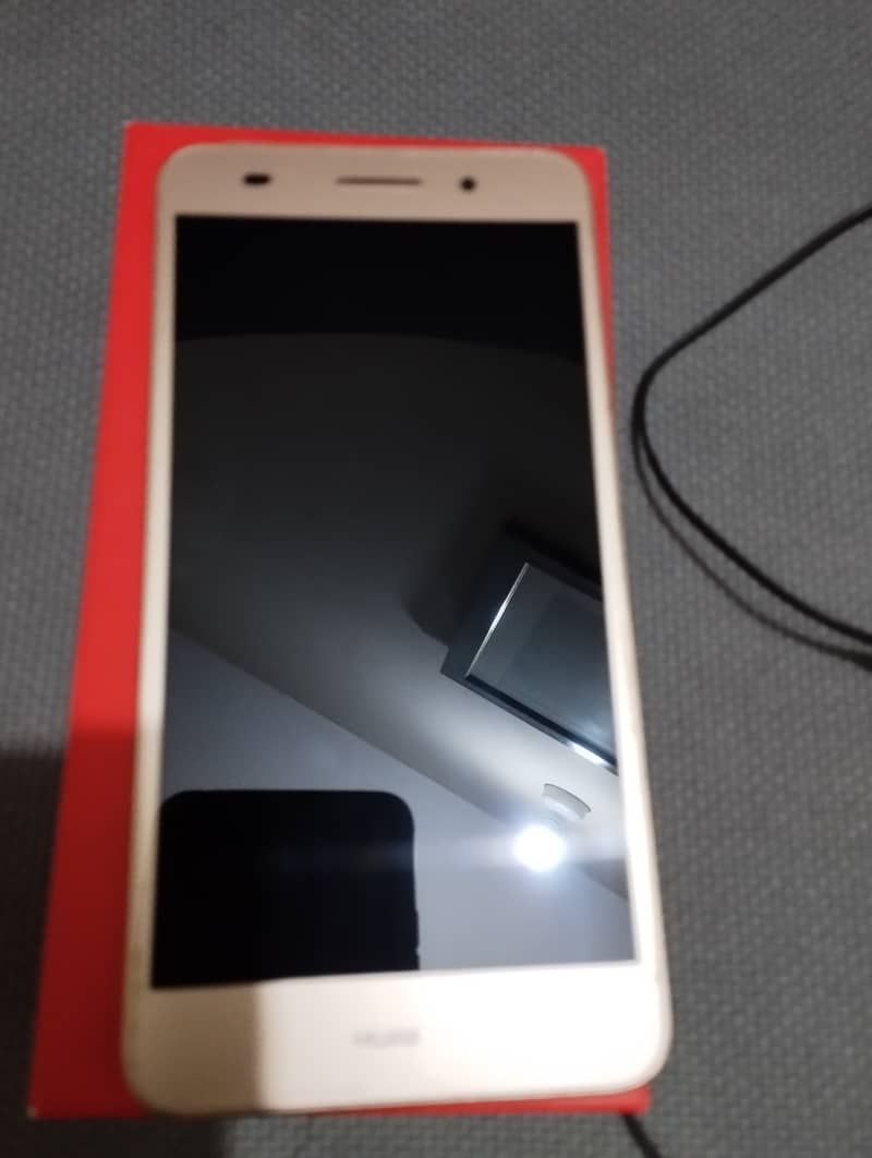 Huawei Y6 II phone with box and phone cover 9/10 0