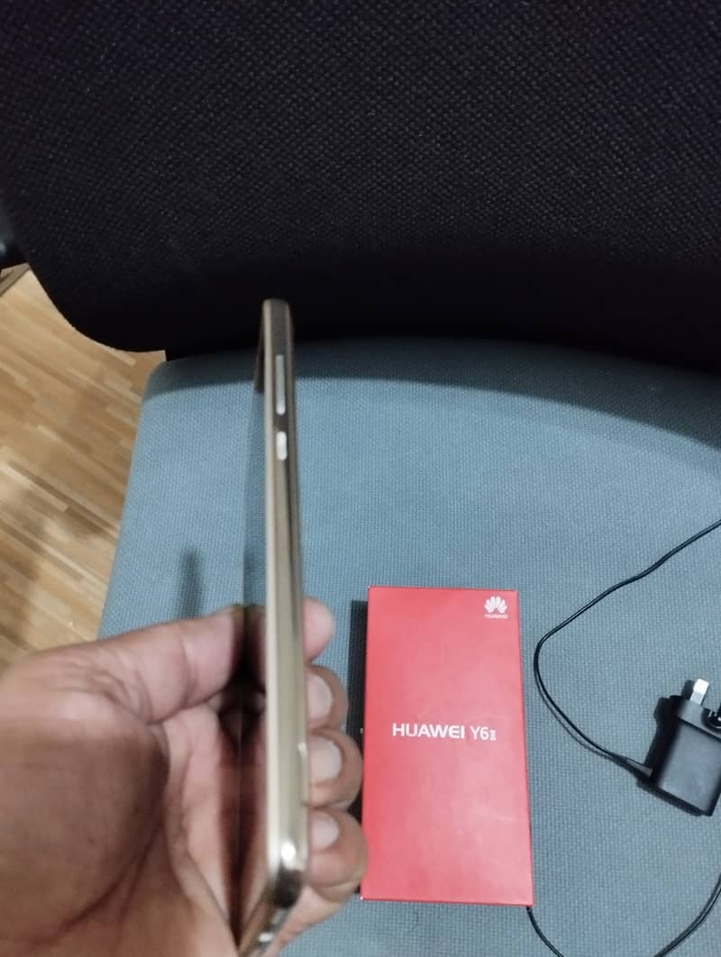 Huawei Y6 II phone with box and phone cover 9/10 1