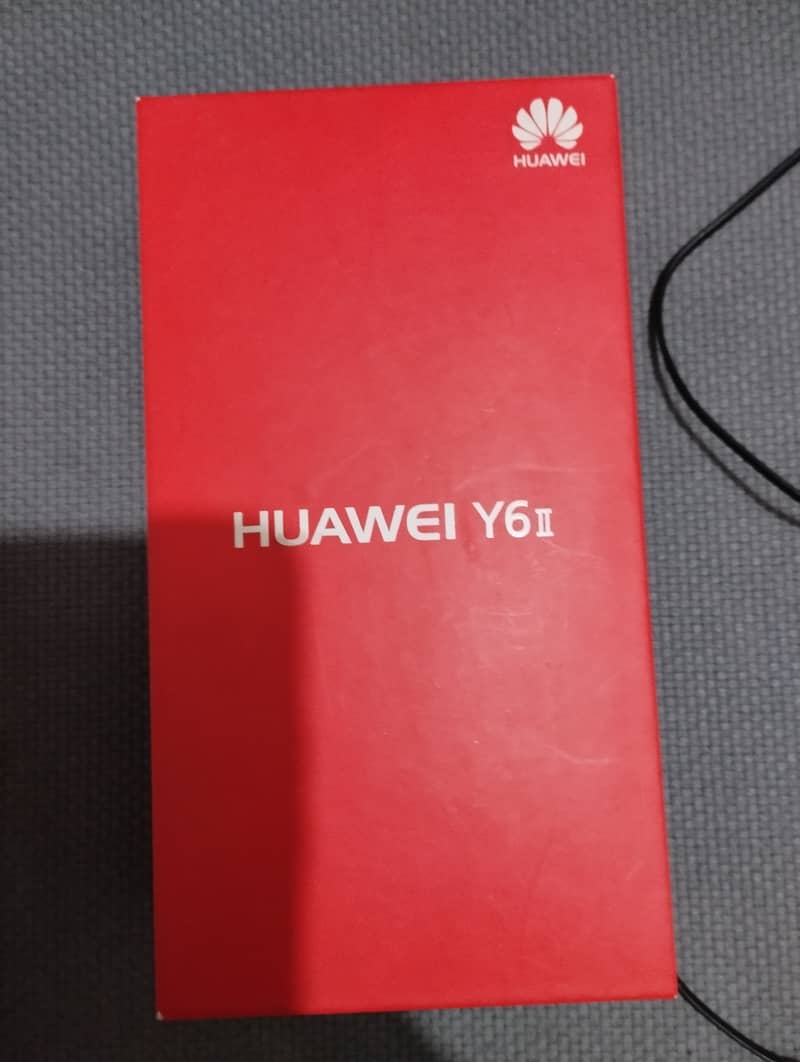 Huawei Y6 II phone with box and phone cover 9/10 4