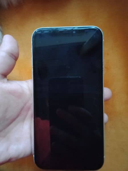 iphone xr (read ad) going cheap 6