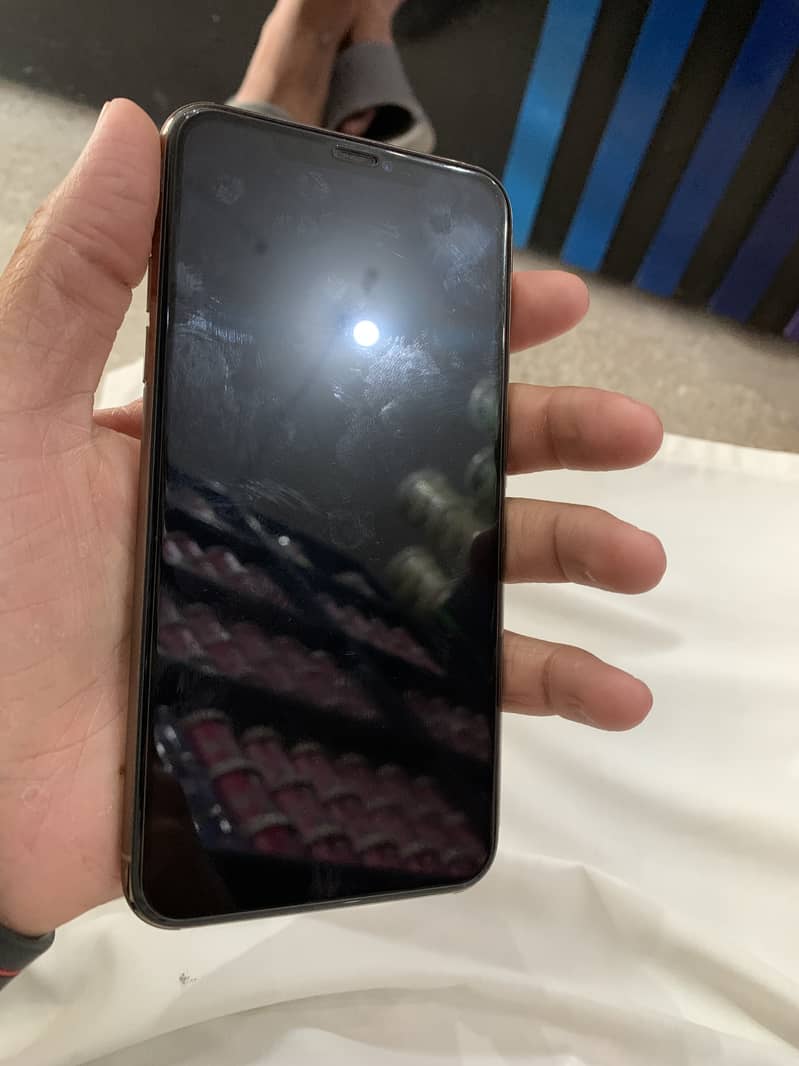 Iphone 11 pro max 4