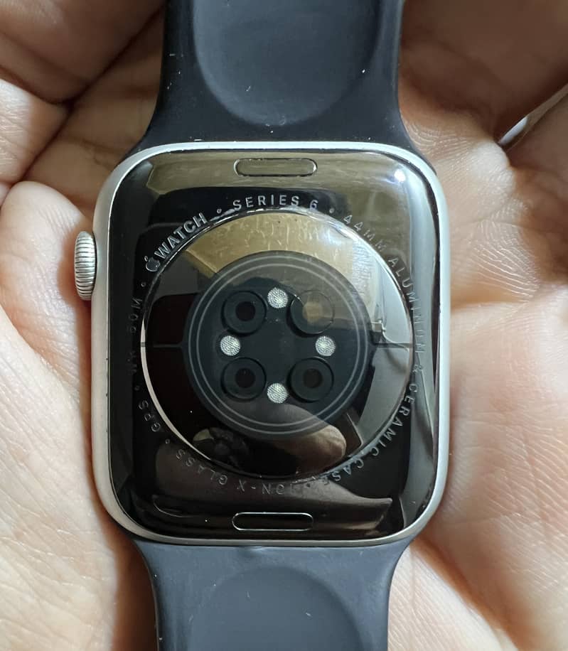 Apple Watch Series 6 (97% Battery Health) 8