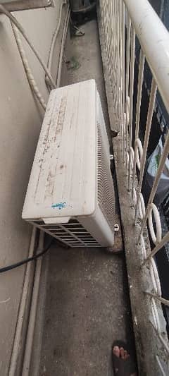 Dowlence split AC 1.5 ton urgent for sale 0