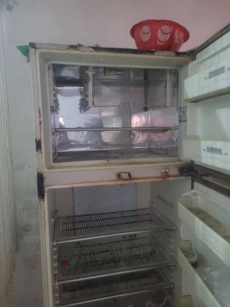 dawlance  jambo size frige 4