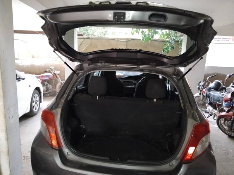 Toyota Vitz 2011 Automatic 5