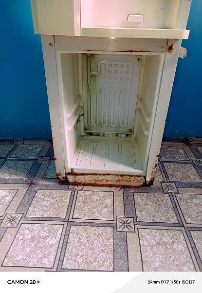 water dispenser and vacuum cleaner waste point company good condition 3