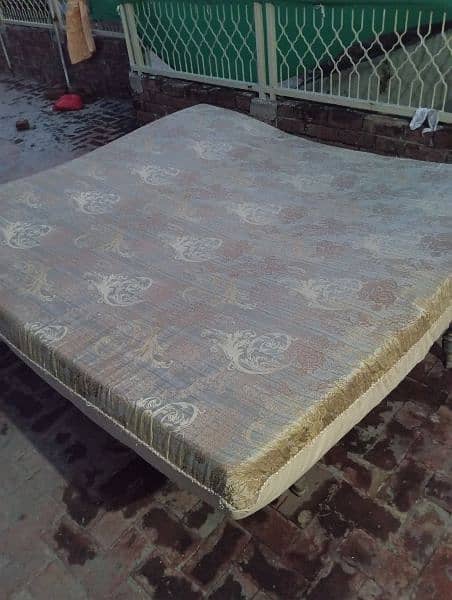 mattress 0