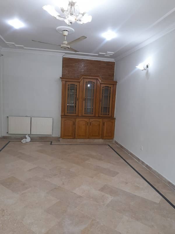 3 bedroom Apar portion for rent neat and clean demand 95000 2