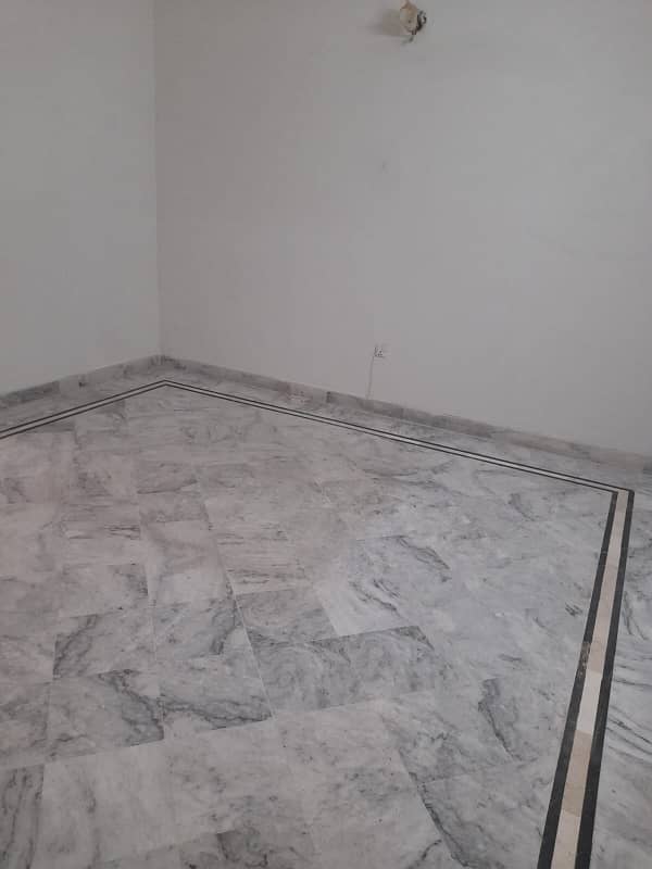 3 bedroom Apar portion for rent neat and clean demand 95000 3