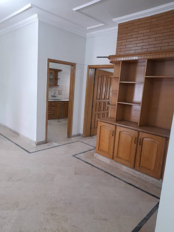 3 bedroom Apar portion for rent neat and clean demand 95000 4