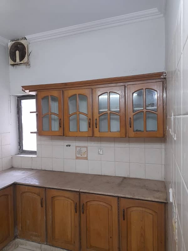 3 bedroom Apar portion for rent neat and clean demand 95000 9