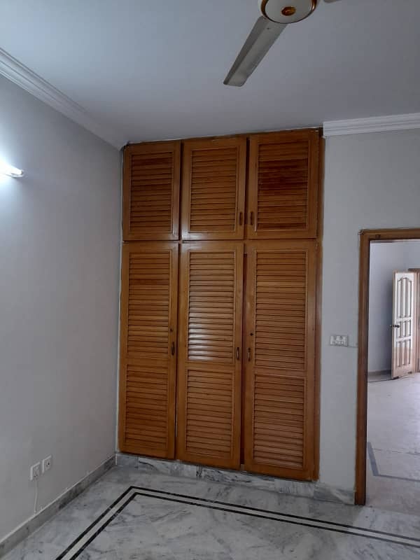 3 bedroom Apar portion for rent neat and clean demand 95000 10