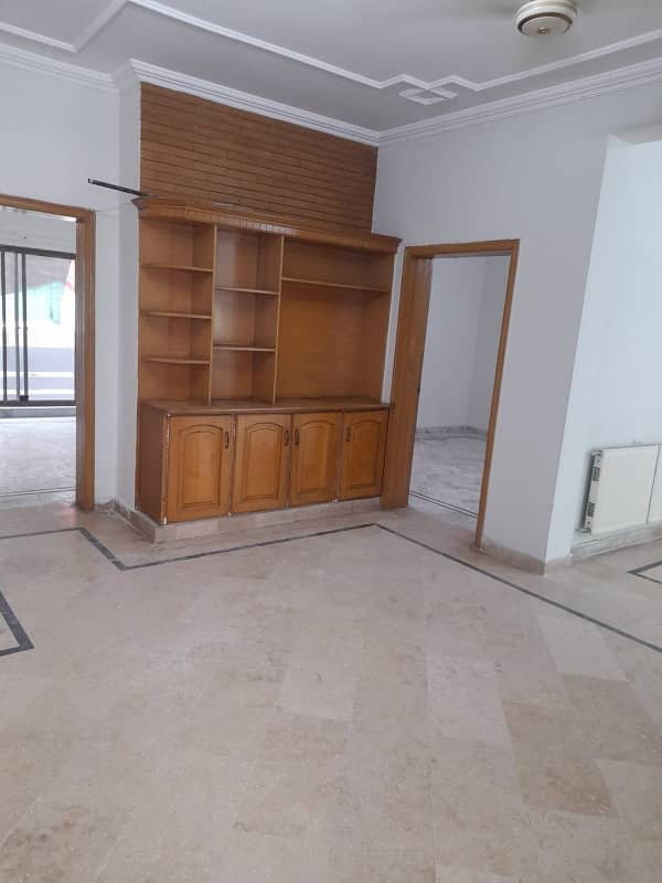 3 bedroom Apar portion for rent neat and clean demand 95000 12