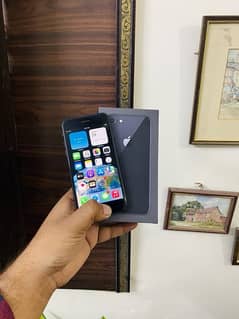 IPHONE 8 WITH BOX AND CABLE SEALED SET FACTORY UNLOCK