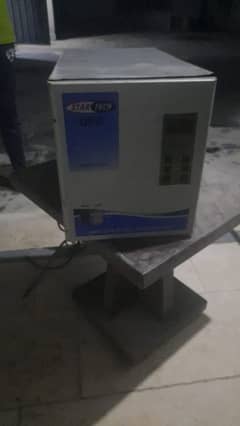 2000 watt ups for sale. 2 bettry. in good condition