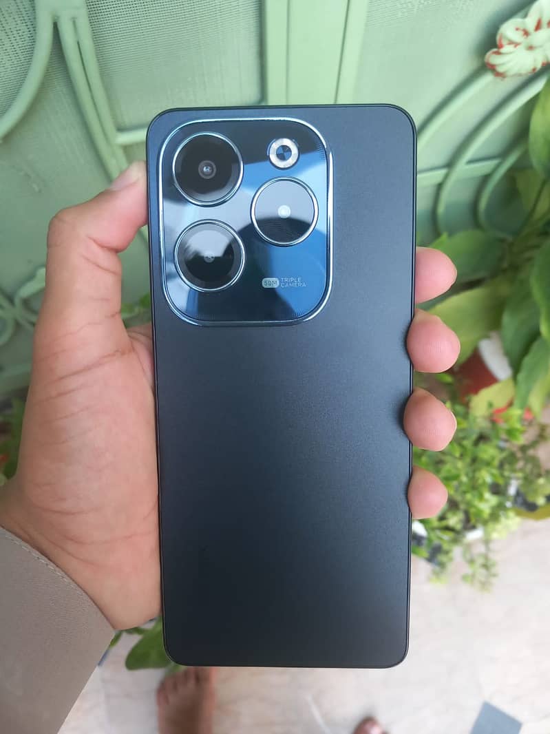 infinix hot 40 10/10 condition best for gaming 6