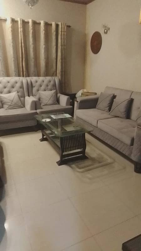 400 sr yrds beautiful house 2nd floor available for rent in PECHS 39