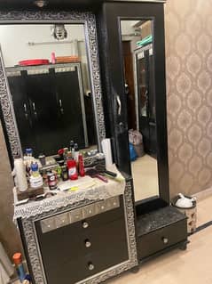 Dressing table for sale. Excellent condition