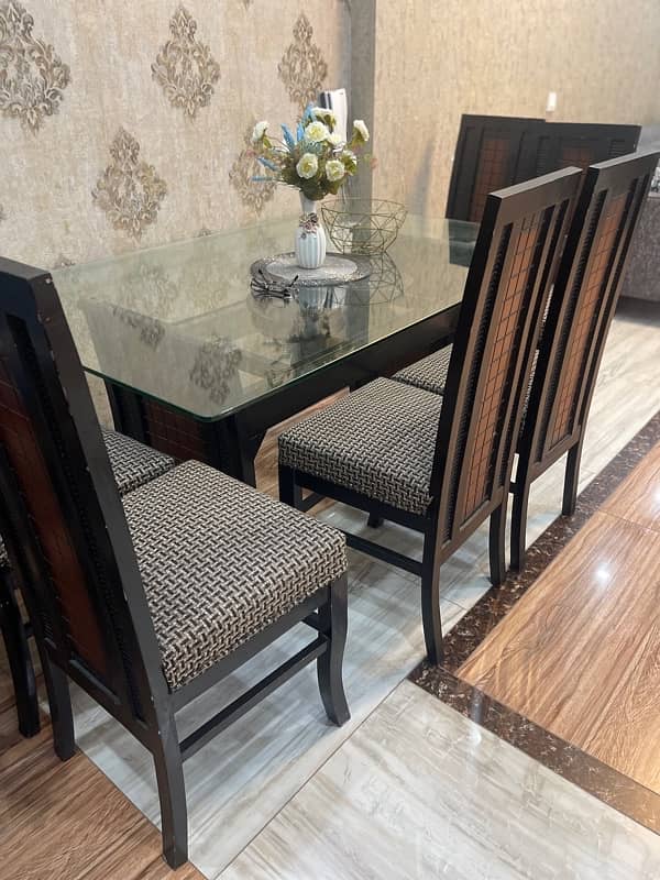 Glass top dining table set with 6 chairs. 0