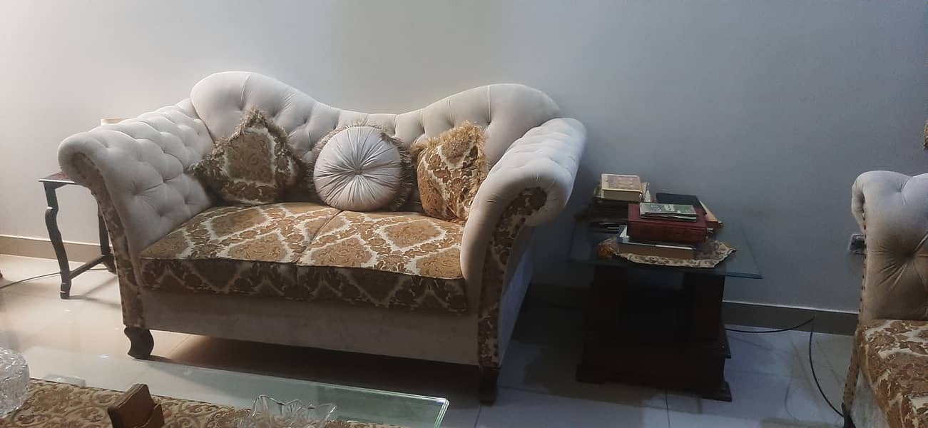 7 Seater sofa set, 2 tables, lamps, rug 2