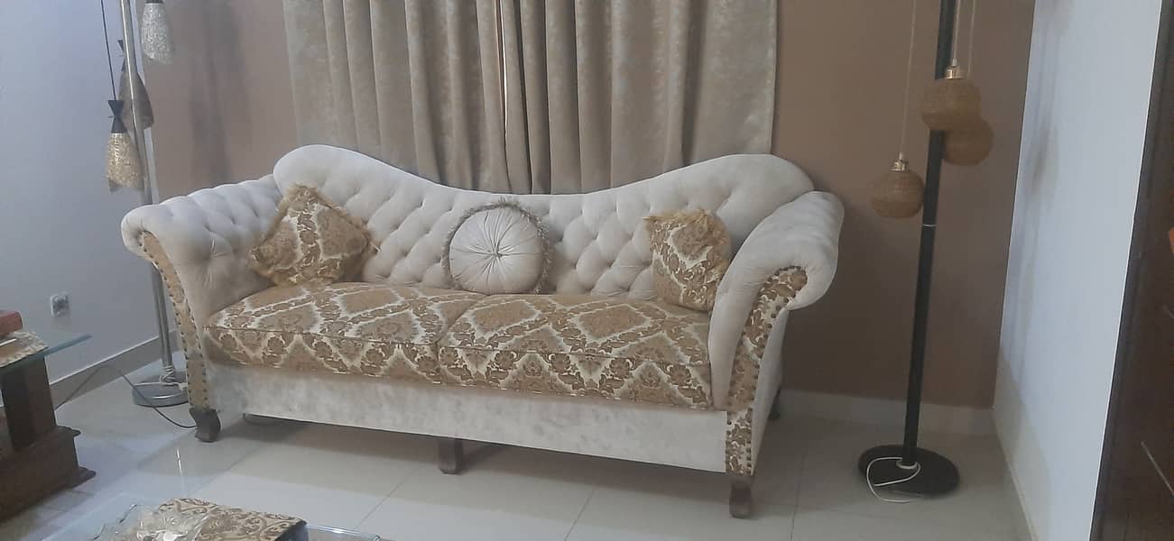 7 Seater sofa set, 2 tables, lamps, rug 3