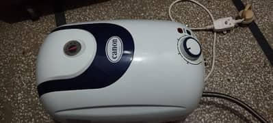 Canon electric 10 litr geyser for urgent sale. 1 month use.