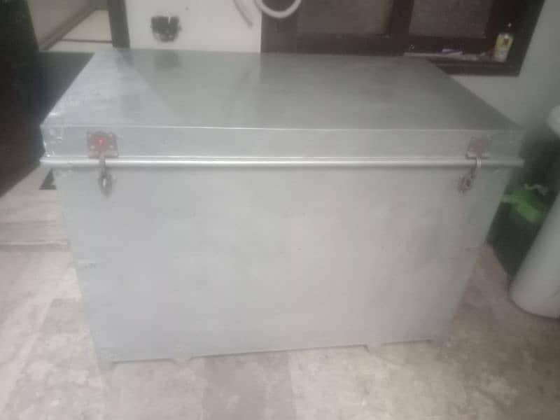 Trunk / storage metal box 1