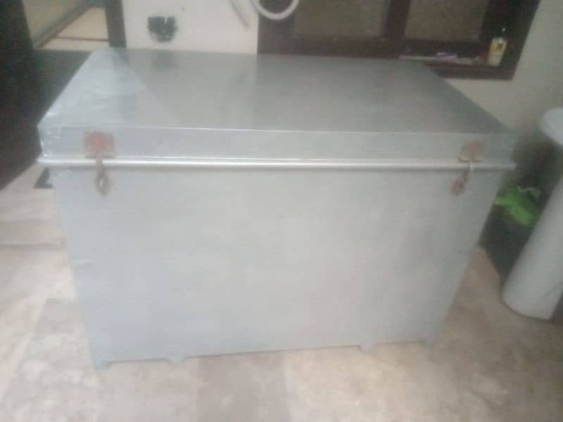 Trunk / storage metal box 2